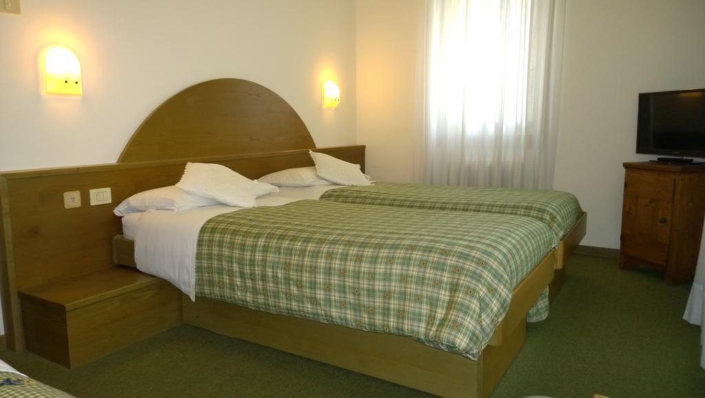La Felce Bed & Breakfast Carisolo Habitación foto