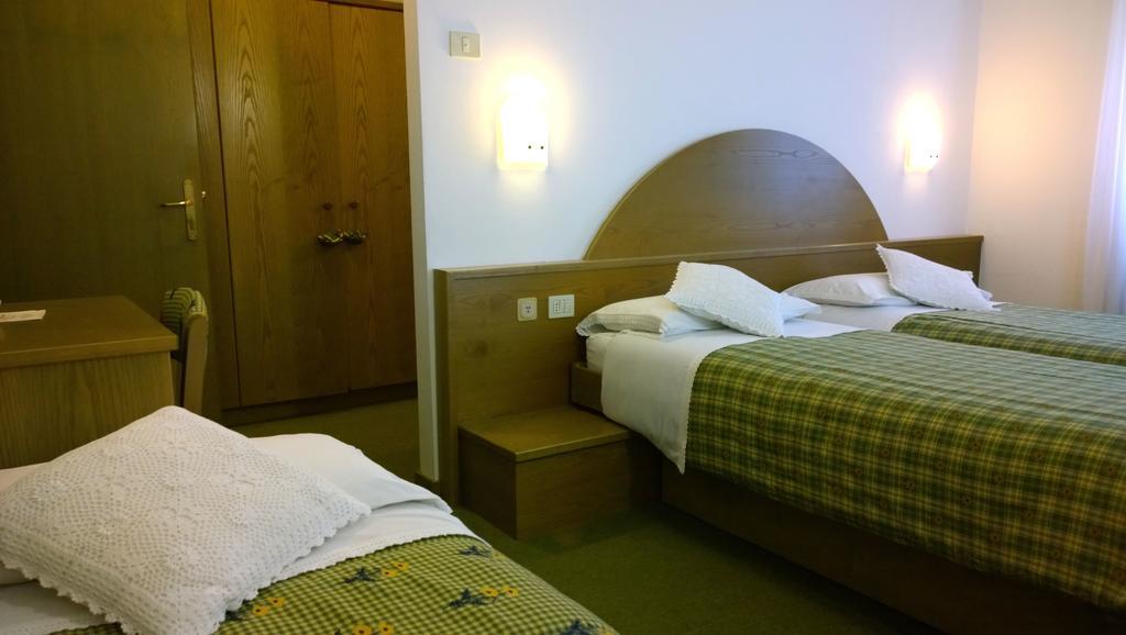 La Felce Bed & Breakfast Carisolo Habitación foto