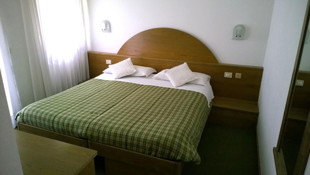 La Felce Bed & Breakfast Carisolo Habitación foto