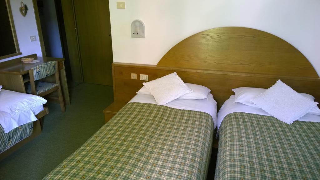 La Felce Bed & Breakfast Carisolo Habitación foto