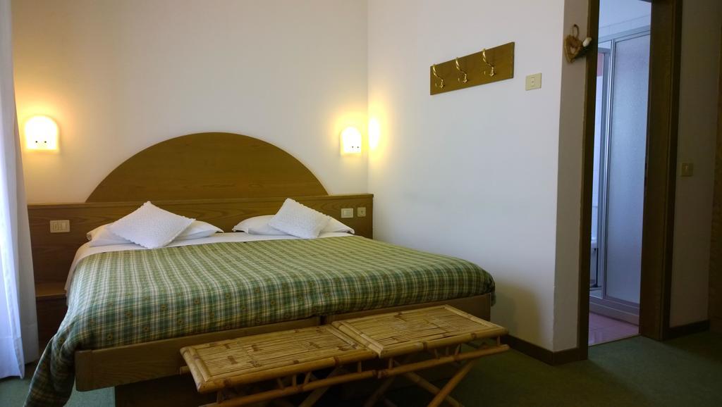La Felce Bed & Breakfast Carisolo Habitación foto